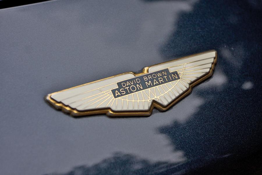 Логотип Aston Martin DB6 Volante (3709/R) 1968 года  (UK) (фото 9 из 24)